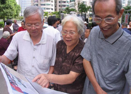 老花眼晚上看不清，驗(yàn)光之后再配鏡！